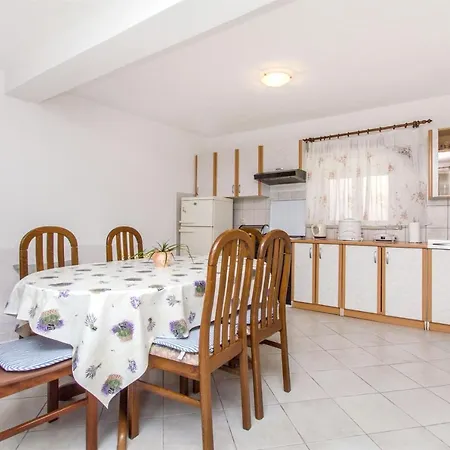 House Jozo מרינה